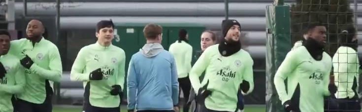 开云体育首页登陆-周中欧冠能否上场？尼科-冈萨雷斯参加了曼城今天的公开训练