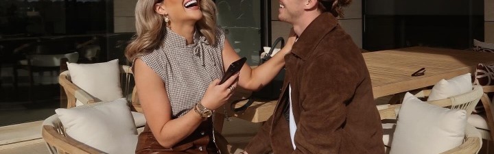 开云体育首页登陆-英格兰太太团成员回家！加拉格尔模特女友晒照：生活真是疯狂！