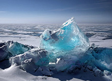 开云电竞海外平台-载誉而归，中国足协秘书长袁永清一行为归来的球员戴上花环